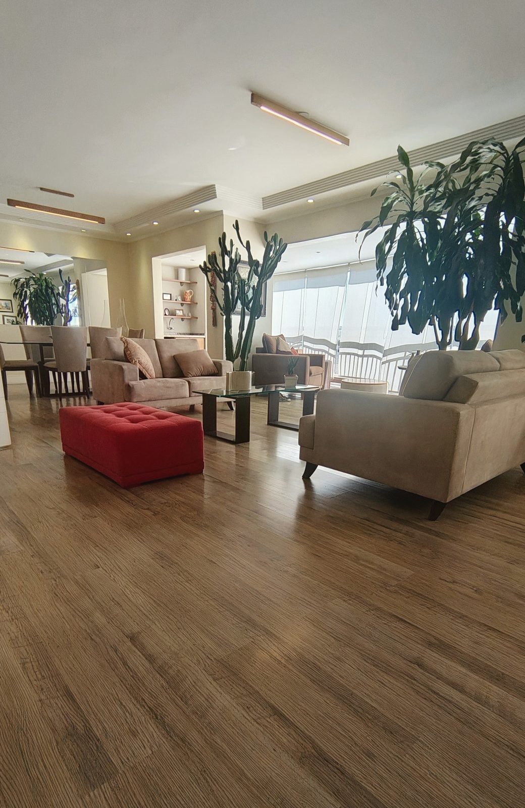 Living amplo piso vinilico — apartamento de 170 m² no Vila Imperial Ipiranga