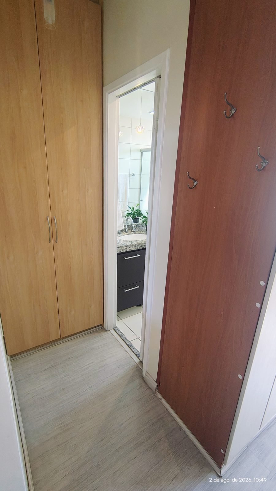 Closet de passagem e banheiro — apartamento de 170 m² no Vila Imperial Ipiranga