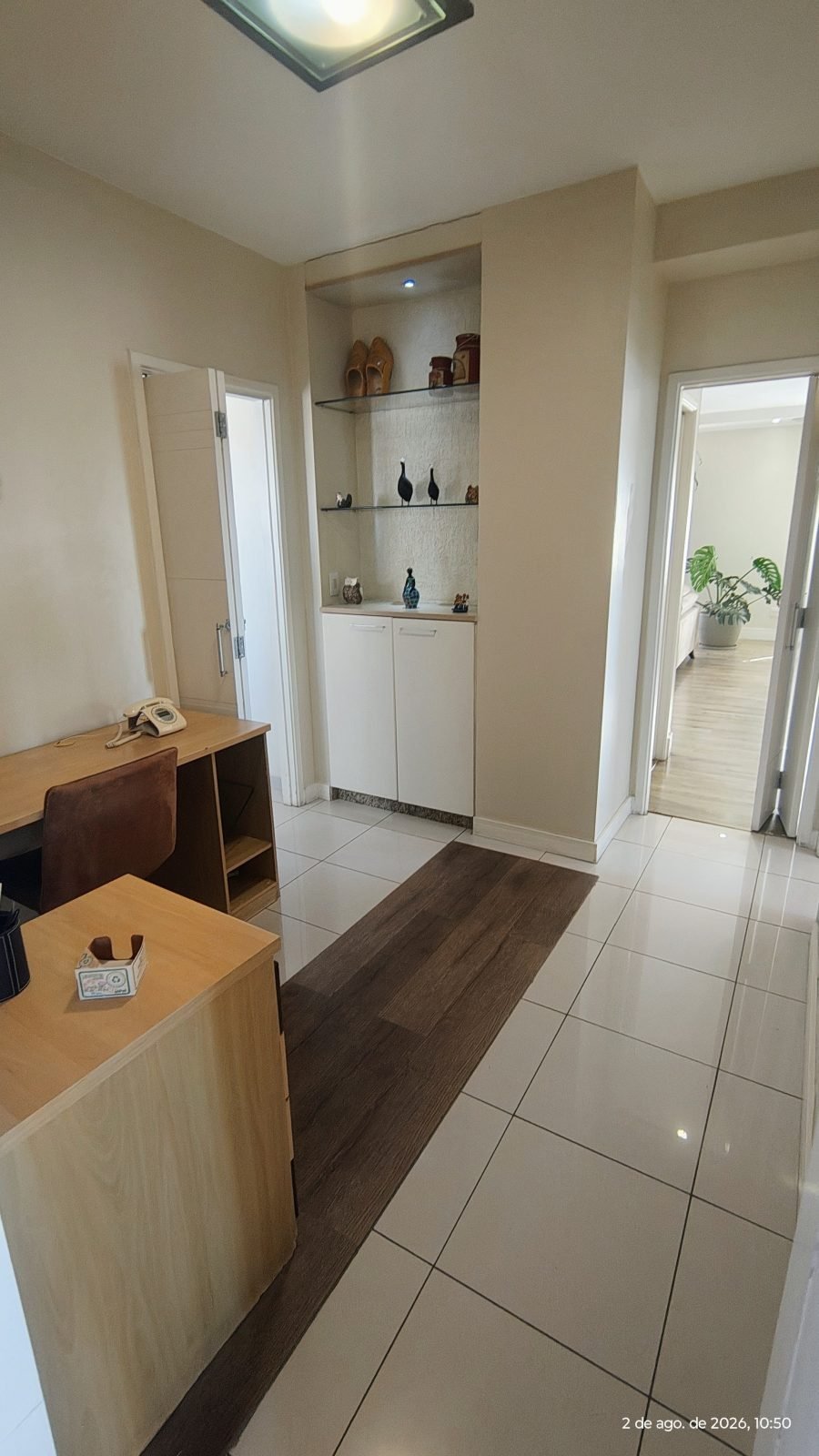 Hall intimo escrivaninha embutida — apartamento de 170 m² no Vila Imperial Ipiranga