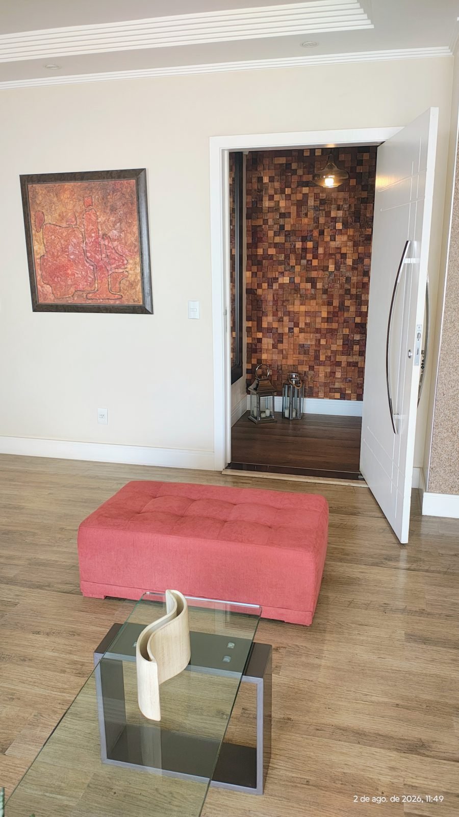 Hall de entrada privativo em mosaico de madeira — apartamento de 170 m² no Vila Imperial Ipiranga