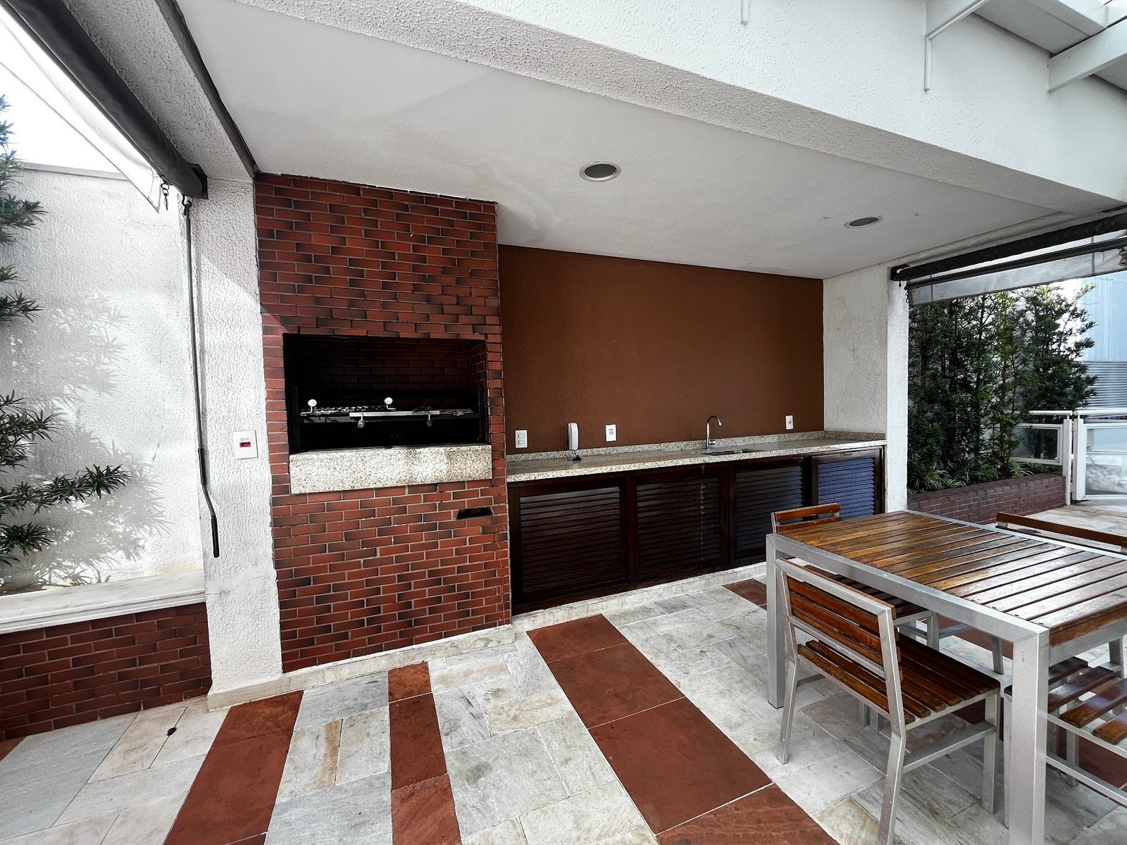Espaço gourmet com churrasqueira do Condomínio Independenza Ipiranga