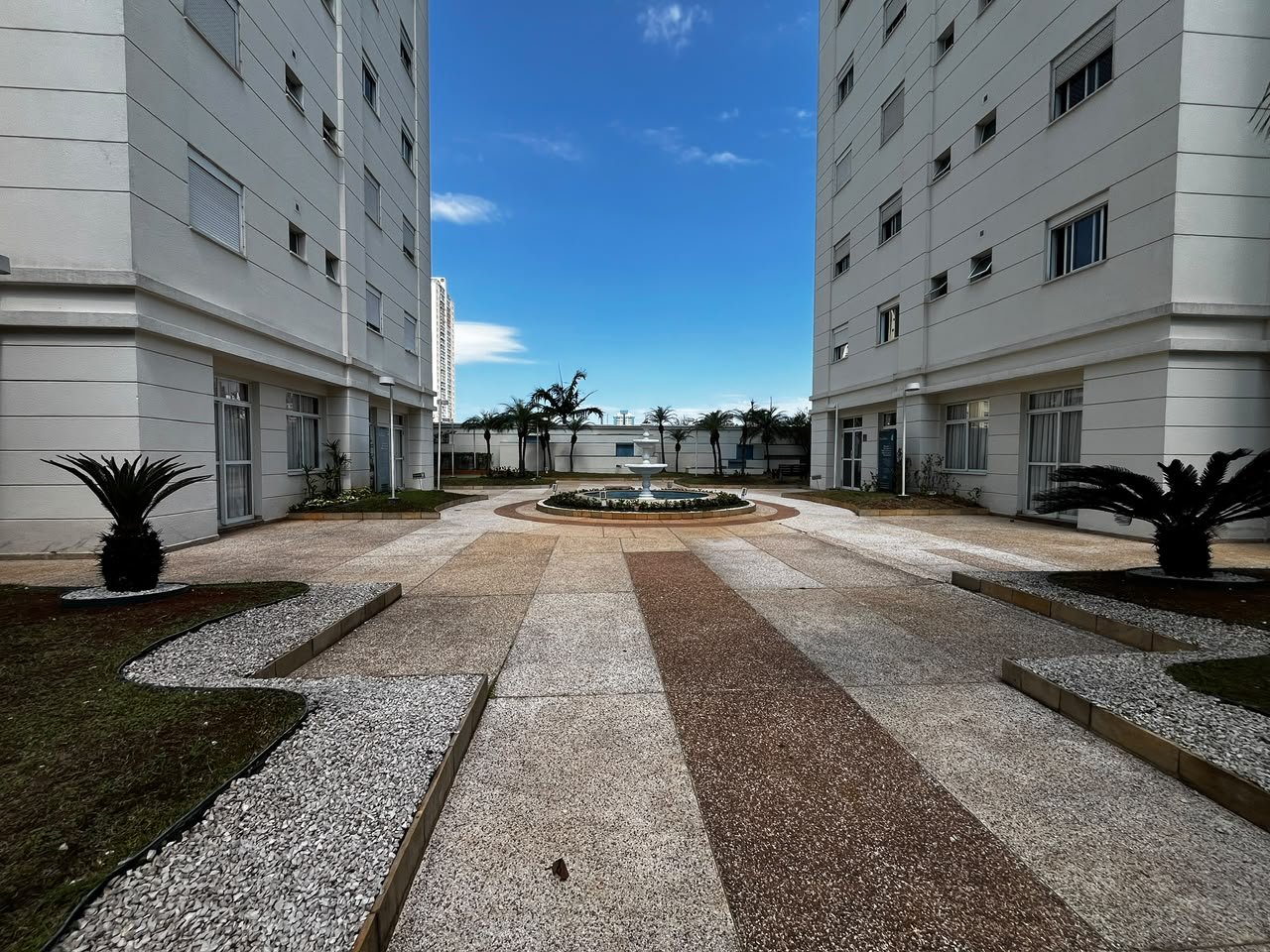 Praça interna com fonte no Condomínio Vila Imperial Ipiranga