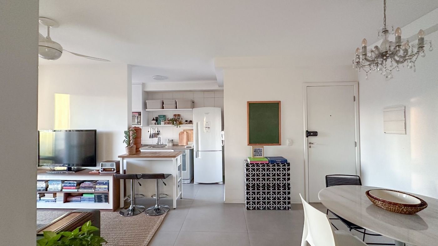 Cozinha aberta para o jantar no apartamento de 69,70 m2 do Voxy Ipiranga
